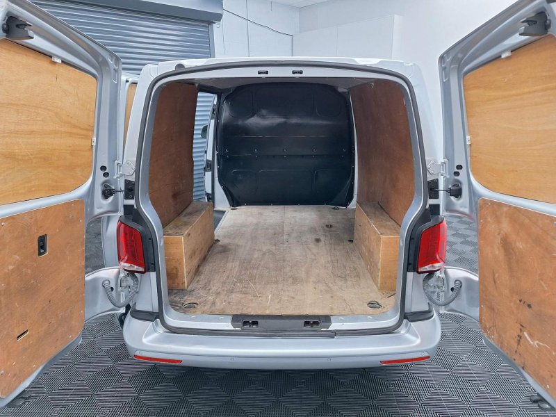 VOLKSWAGEN TRANSPORTER