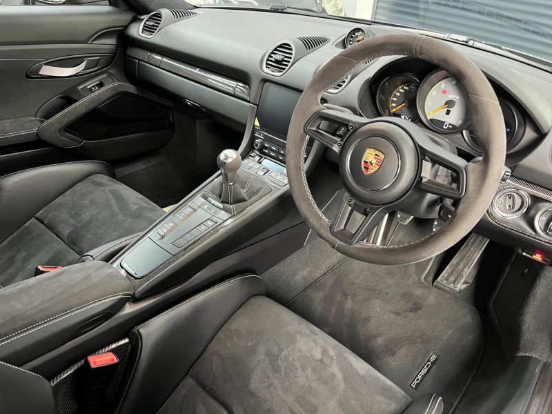 PORSCHE 718