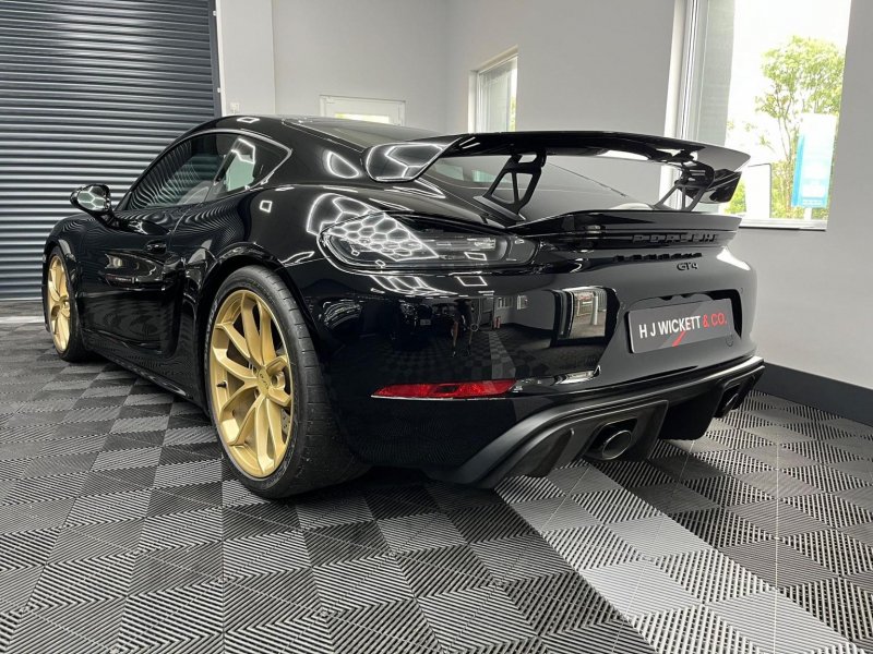 PORSCHE 718