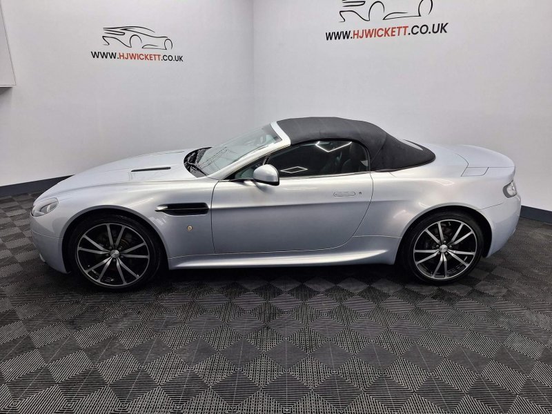 ASTON MARTIN VANTAGE
