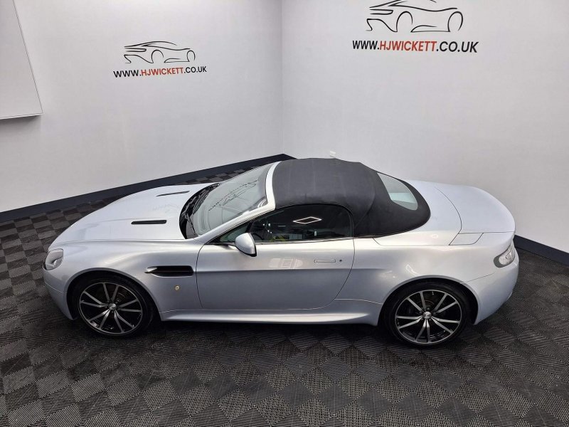 ASTON MARTIN VANTAGE