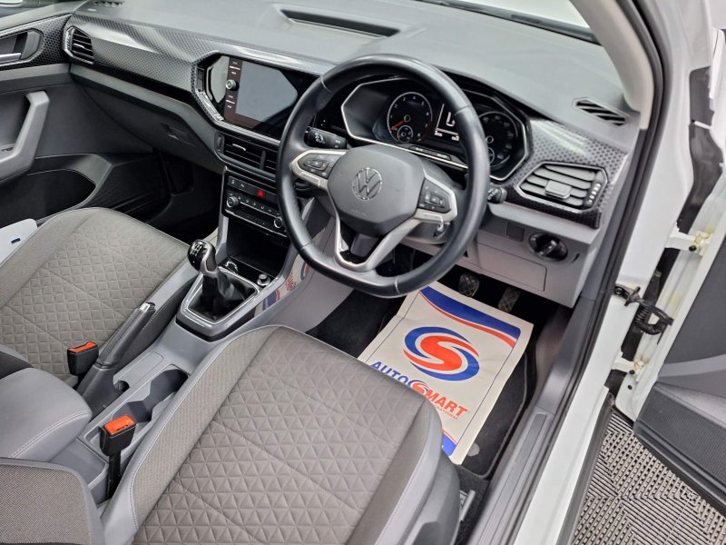 VOLKSWAGEN T-CROSS