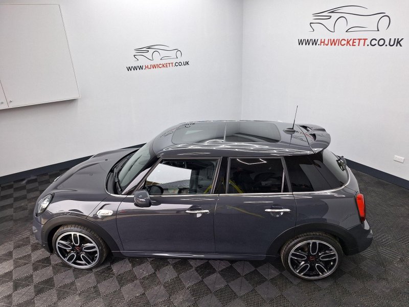 MINI HATCH