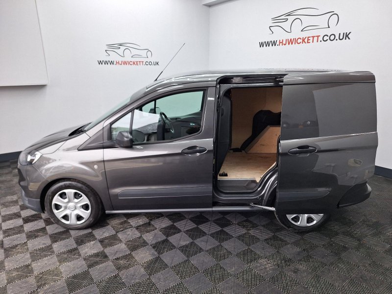 FORD TRANSIT COURIER