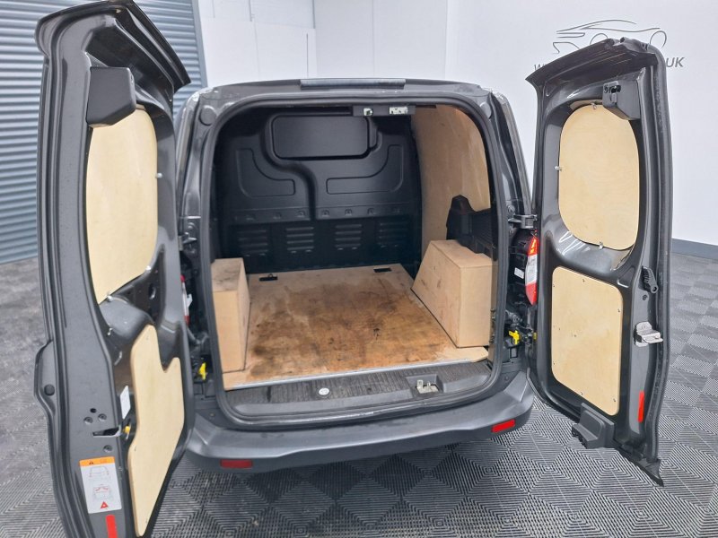 FORD TRANSIT COURIER