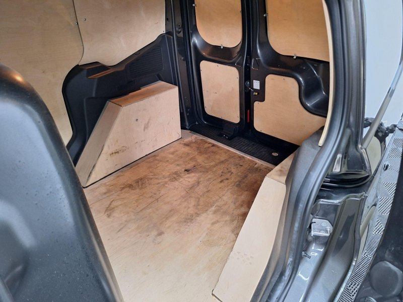 FORD TRANSIT COURIER