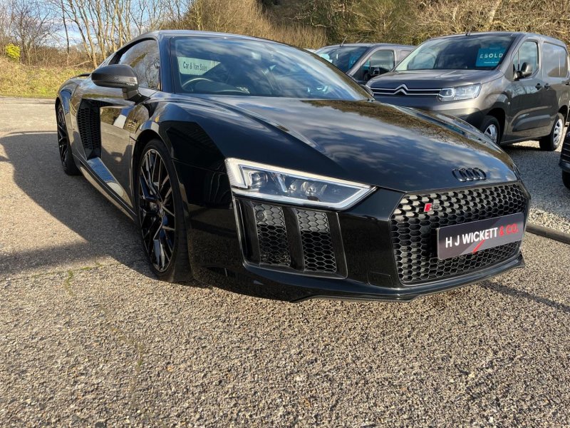 AUDI R8