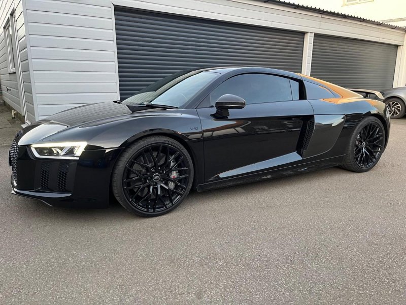 AUDI R8
