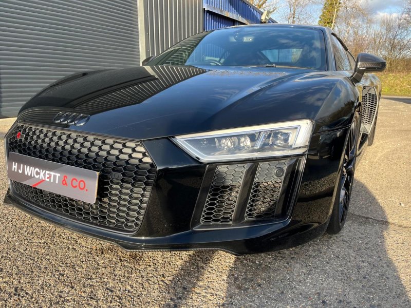AUDI R8