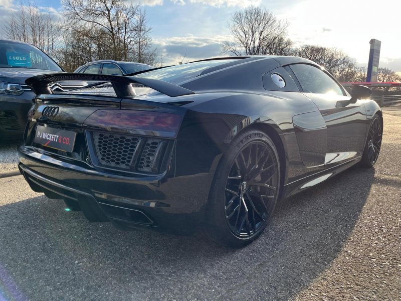AUDI R8
