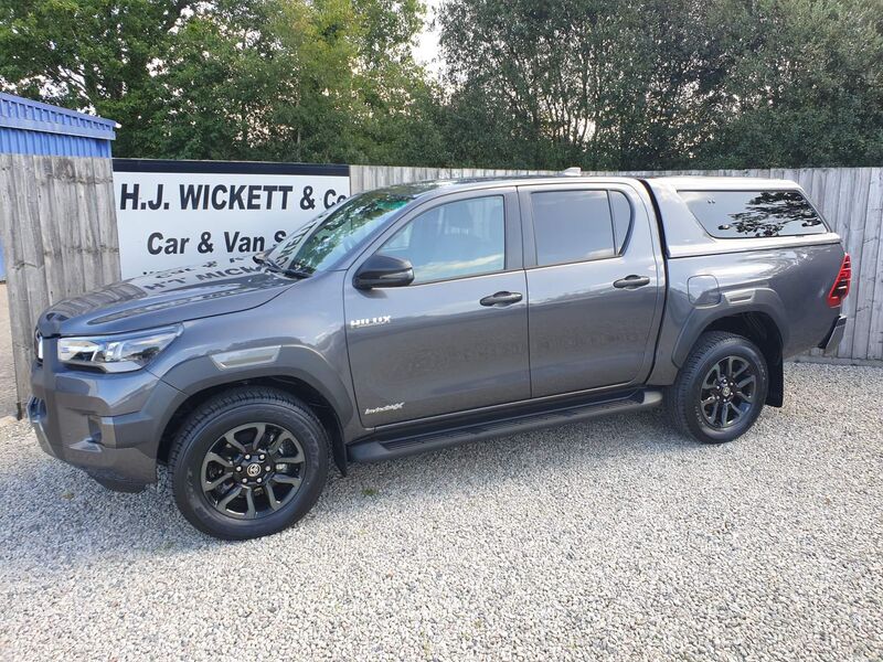 TOYOTA HILUX